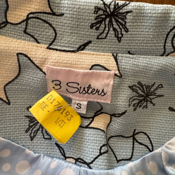 Blue Floral cropped button up jacket with 3/4 sleeves - size S - Picture 7 of 8